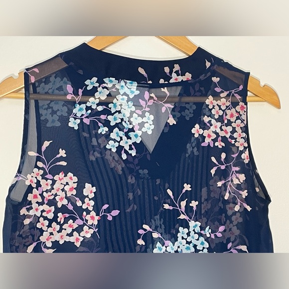 Liz Claiborne Sheer Sleeveless Tank Top VNeck Women’s Size Small Navy Floral - Picture 5 of 7
